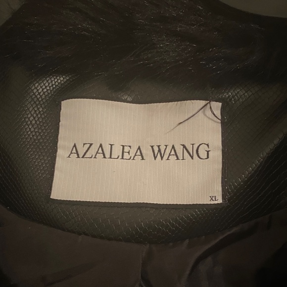 Luxurious Black Fur-Trimmed faux Leather Jacket new! - Picture 3 of 4